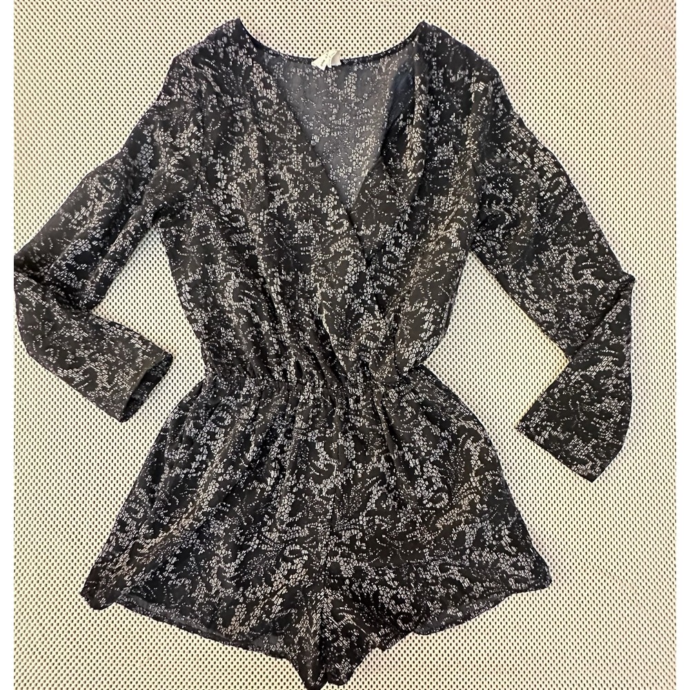 one clothing Black Floral Print Long-Sleeve Romper